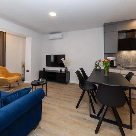 In 5614 Apartment