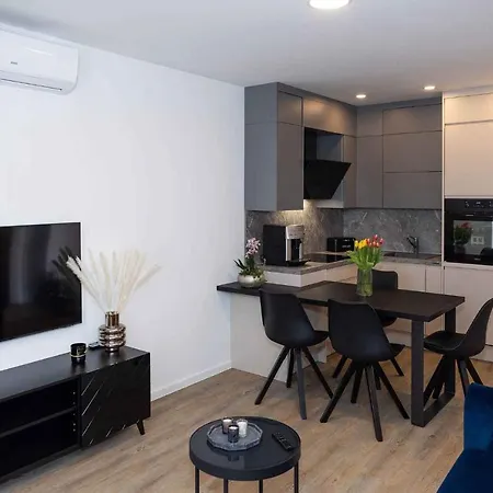Apartment In 5614